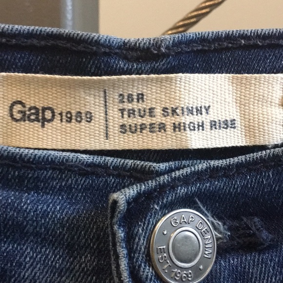 Gap True Skinny Super High Rise - Picture 2 of 3
